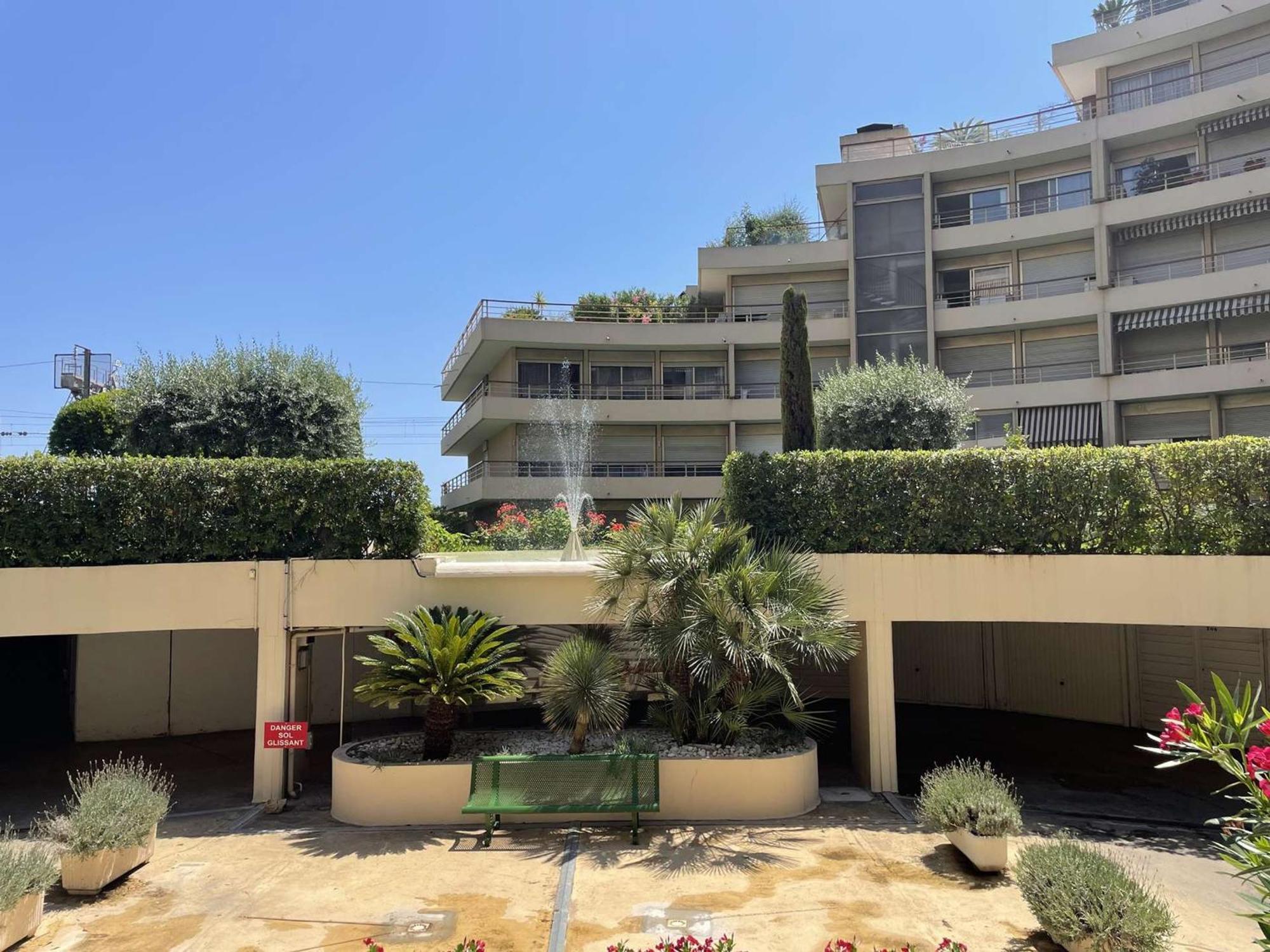 Appartement En Rez-de-jardin A La Bocca - Acces Plages, Terrasse Privee - Fr-1-609-98 Cannes